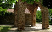 Ruins of a Roman building next to the tomb - Photo by Mihal Orela